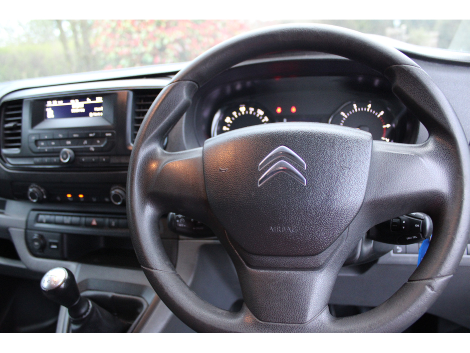 2019 Citroen Dispatch - image 11