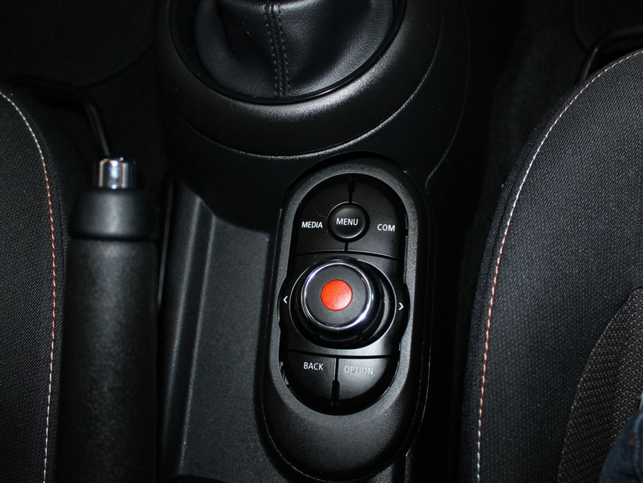 2020 MINI Cooper - image 22