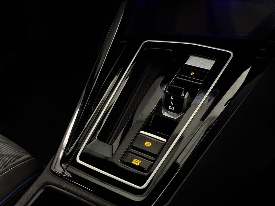 2024 Volkswagen Golf - image 22