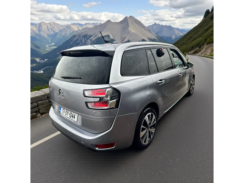 2017 Citroen Grand C4 Picasso - image 2