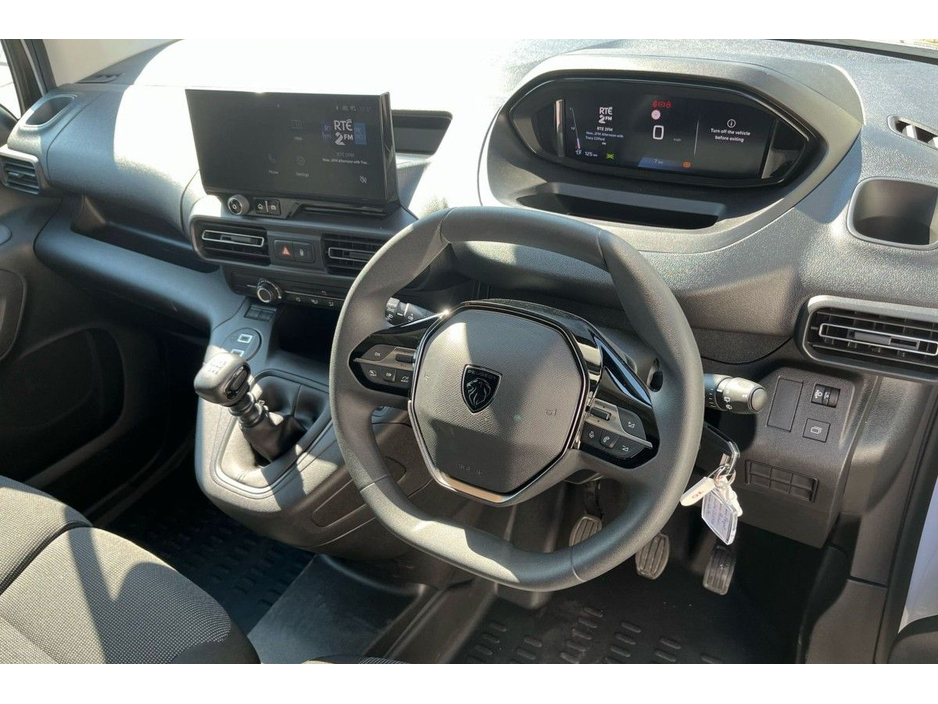2024 Peugeot Partner - image 5