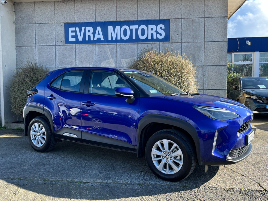 2024 Toyota Yaris - image 3