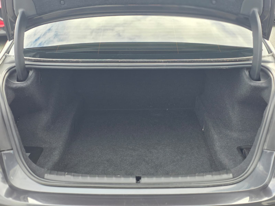 2018 BMW 5 Series - image 24