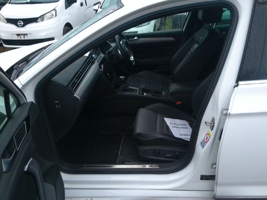 2019 Volkswagen Passat - image 10