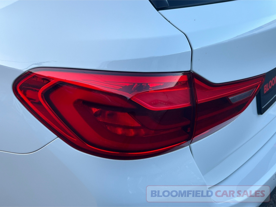 2017 BMW 5 Series - image 16