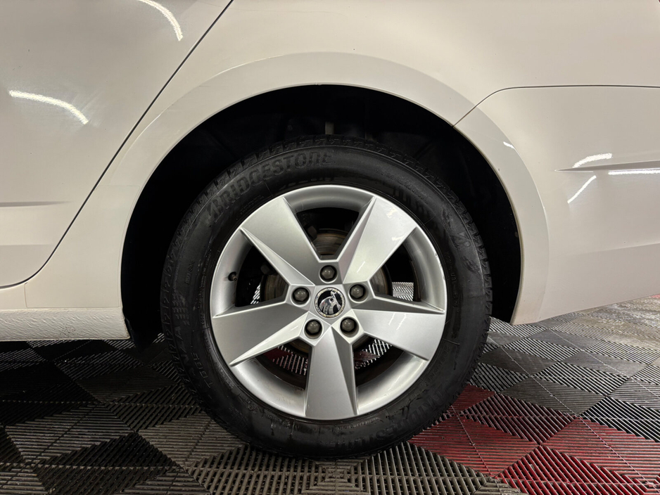 2017 Skoda Octavia - image 15