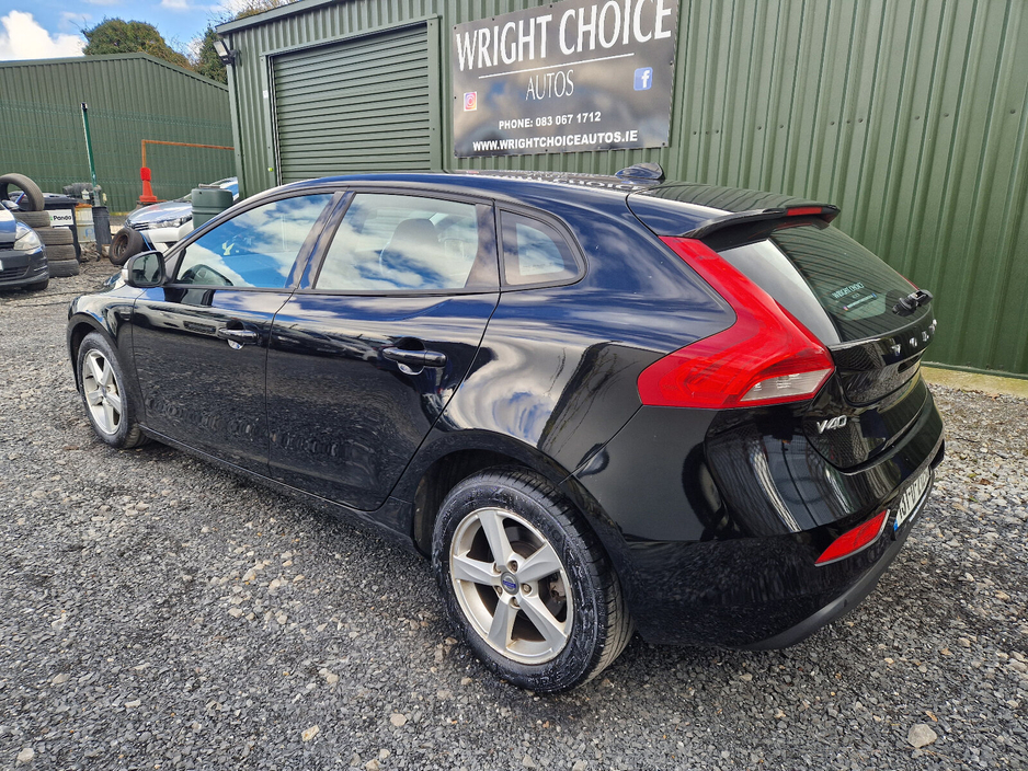 2013 Volvo V40 - image 8