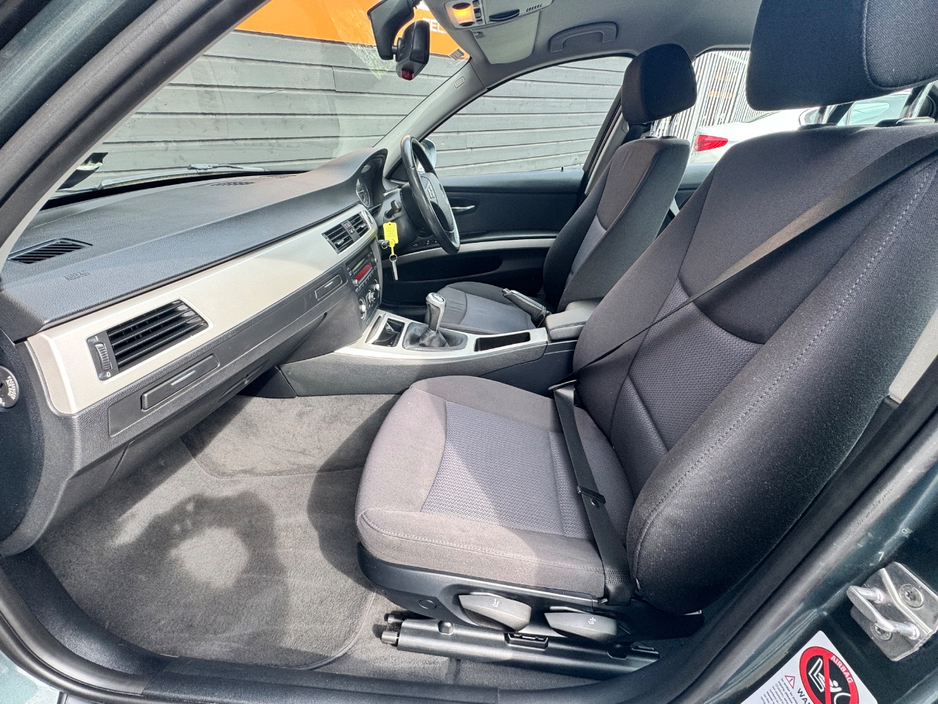 2010 BMW 3 Series - image 13