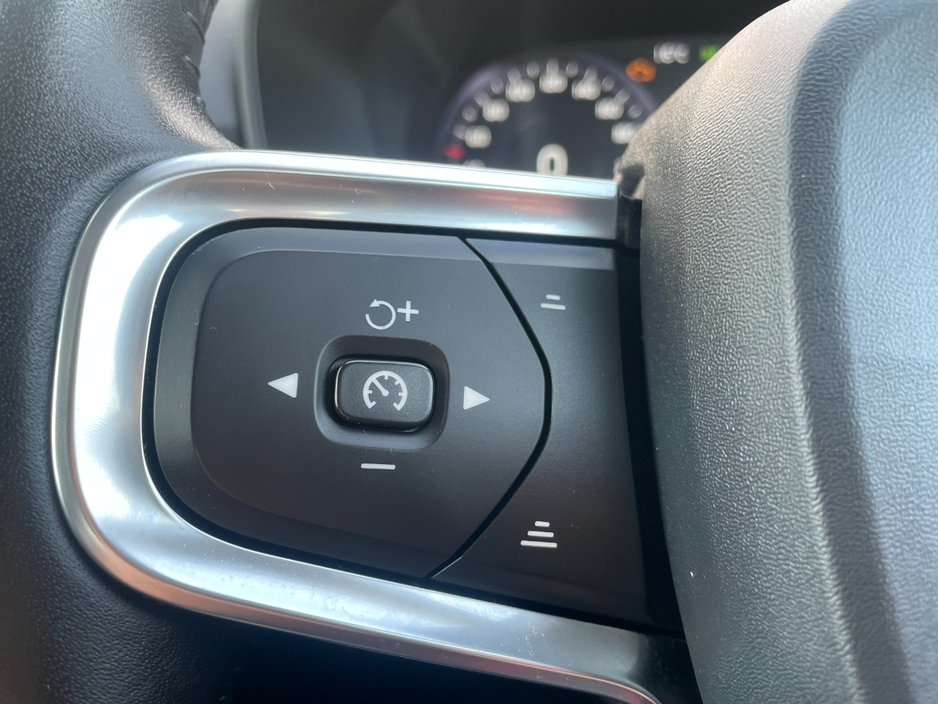 2020 Volvo XC40 - image 18