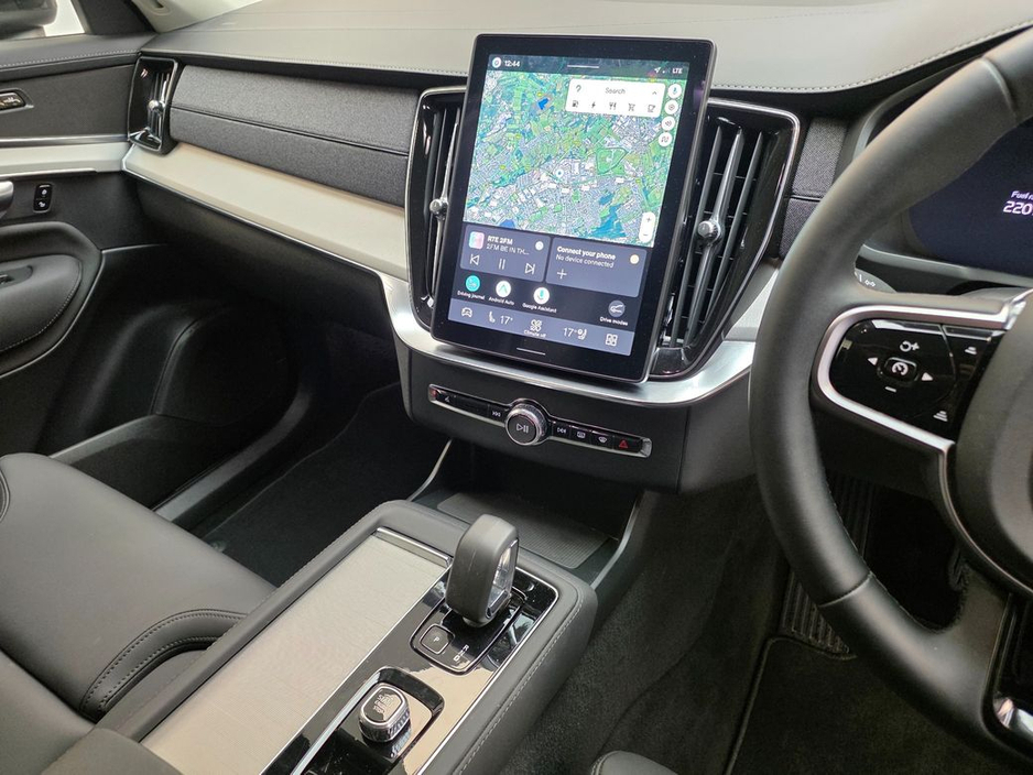 2025 Volvo XC90 - image 9