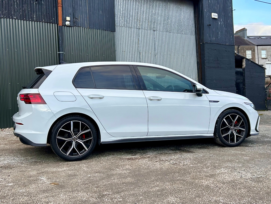 2021 Volkswagen Golf - image 3