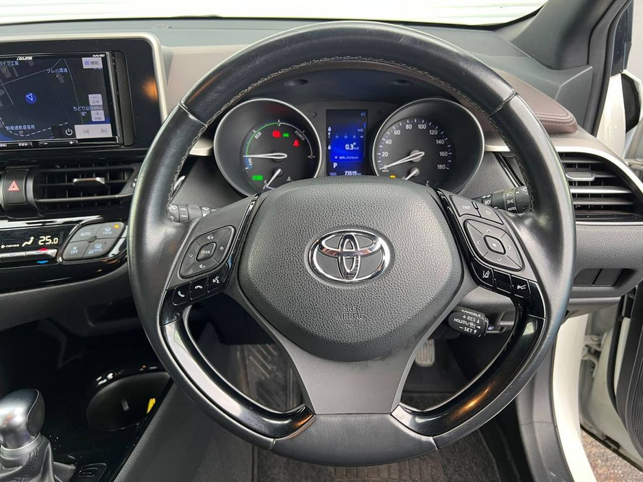2019 Toyota C-HR 1.8 HYBRID // DIAMOND CUT ALLOYS // HALF LEATHER HEATED SEATS // DUAL ZONE CLIMATE CONTROL €19,900