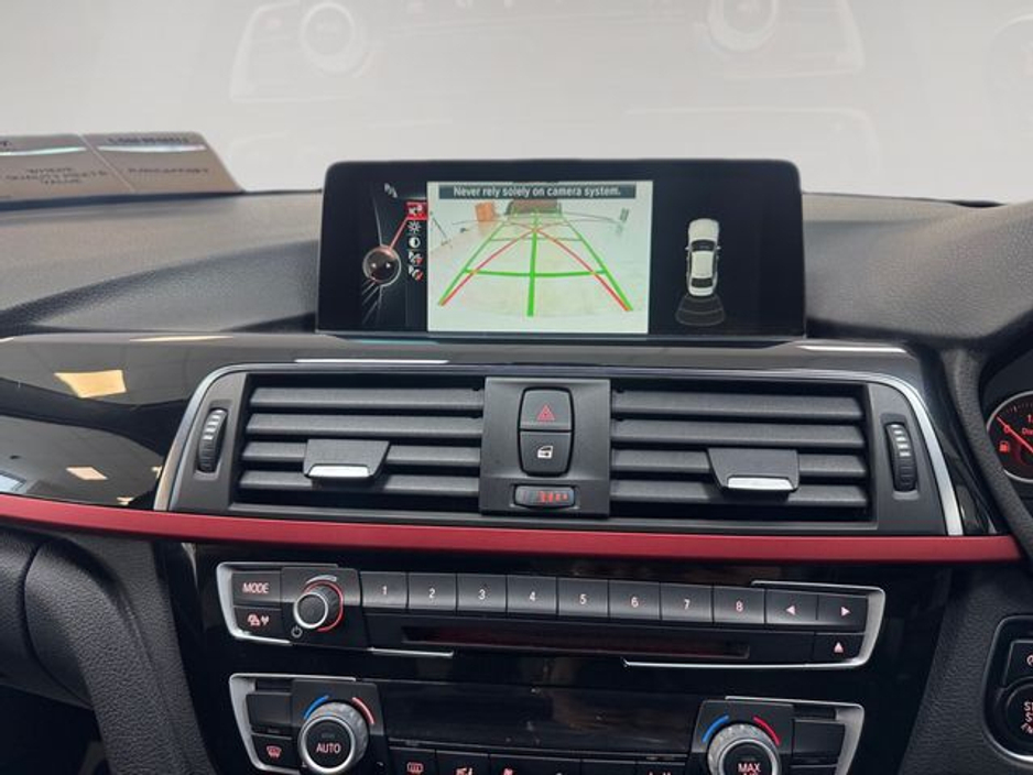 2015 BMW 3 Series - image 14