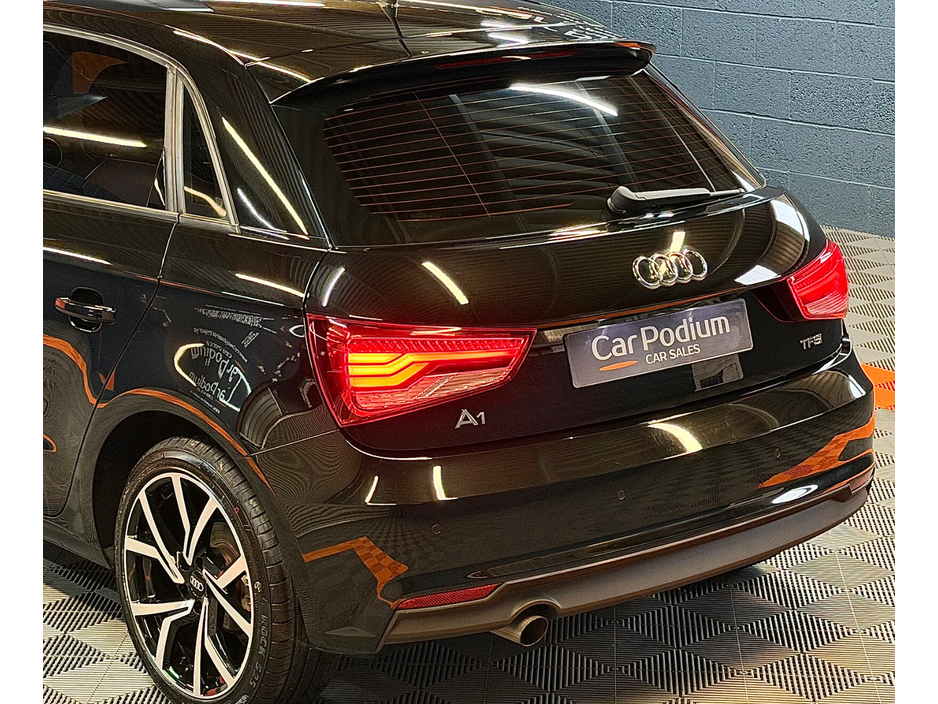 2017 Audi A1 - image 19