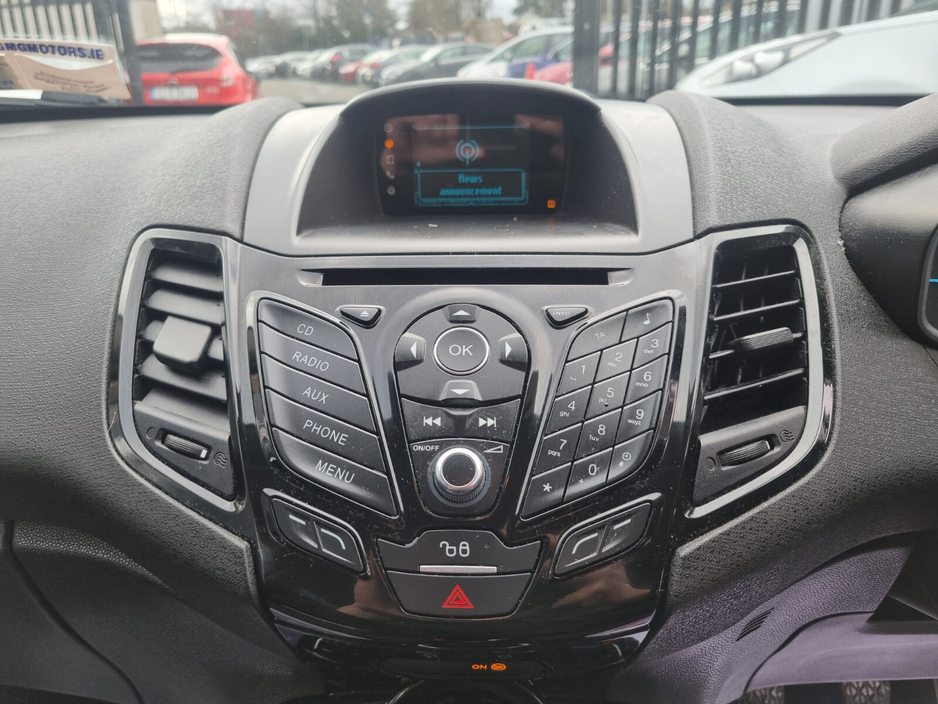 2015 Ford Fiesta - image 7
