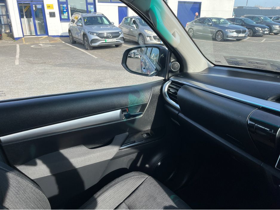 2017 Toyota Hilux - image 15