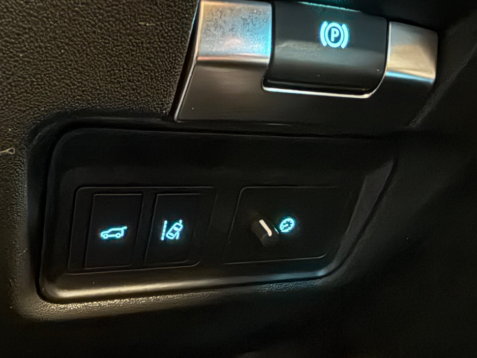 2020 Jaguar E-Pace - image 23