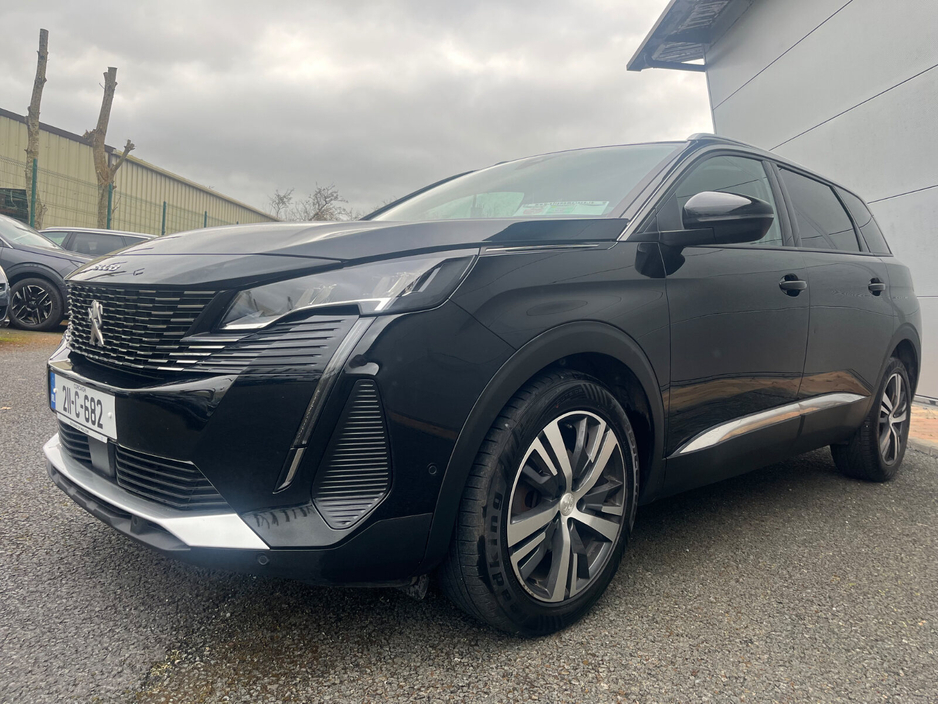 2021 Peugeot 5008 - image 2
