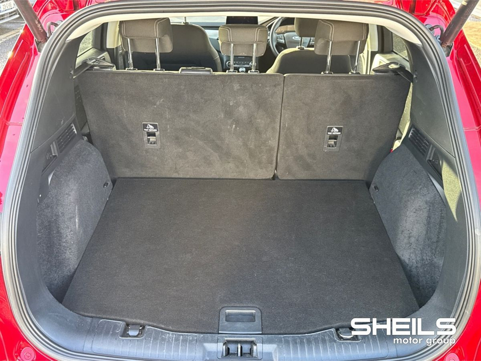 2020 Ford Kuga - image 9