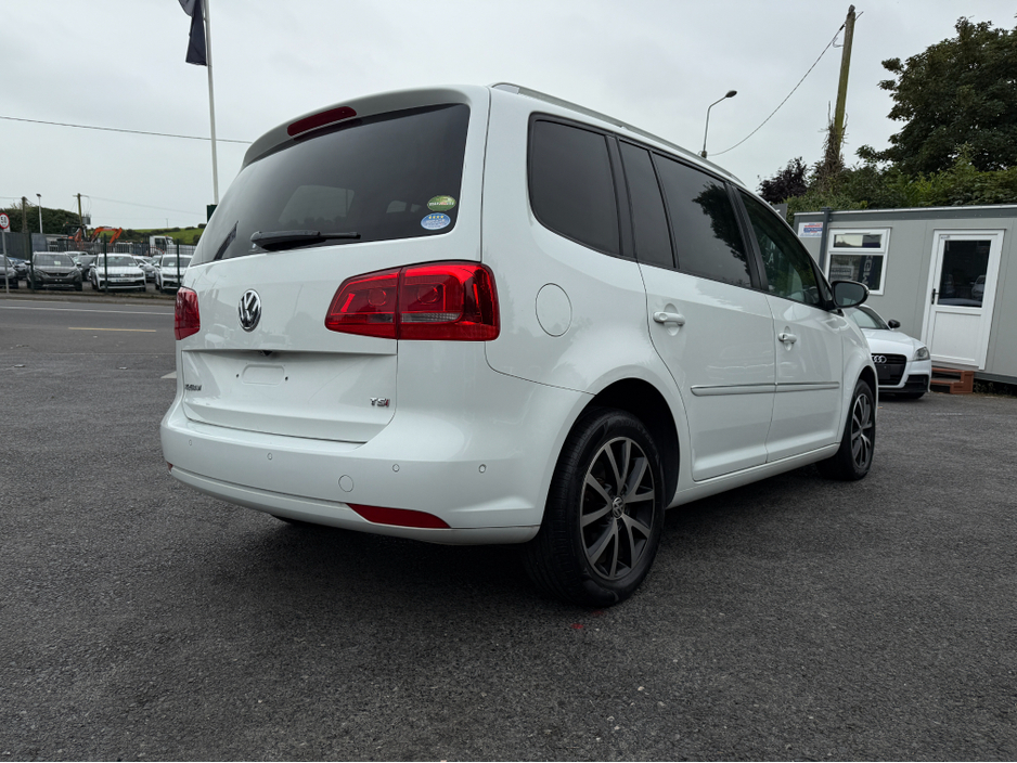 2015 Volkswagen Touran ( 152 REG ) HIGHLINE EDITION 7 SEATER * ALCANTARA SEATS * REVERSING CAMERA * SIMI DEALER - SPECIALISING IN IMPORTS OF JAP AUTOMATIC HI SPEC BLUEMOTION // LARGE TOUCH SCREEN // €15,450