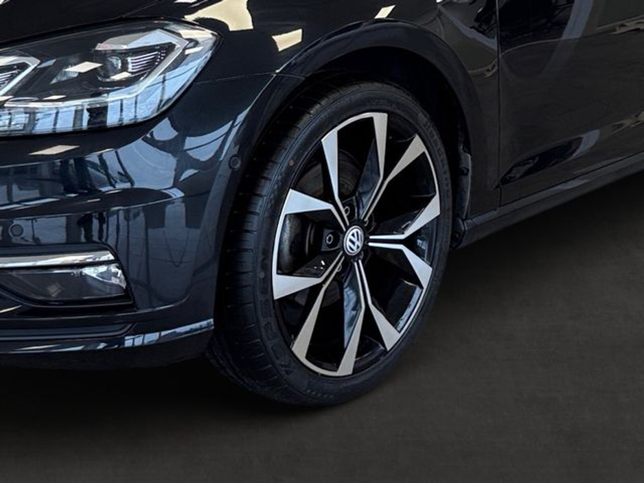 2019 Volkswagen Golf - image 10