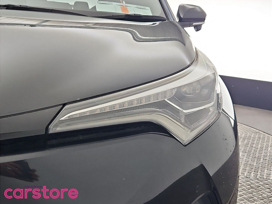 2018 Toyota C-HR - image 13