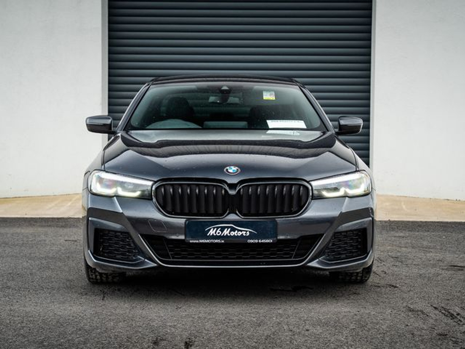 2022 BMW 5 Series - image 2