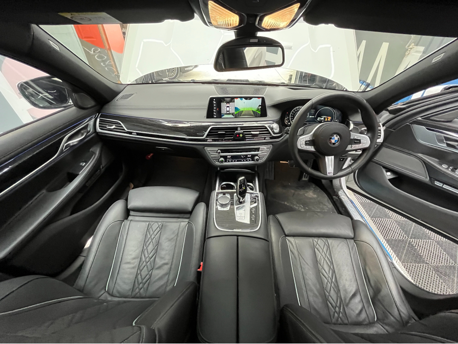 2018 BMW 7 Series - image 16