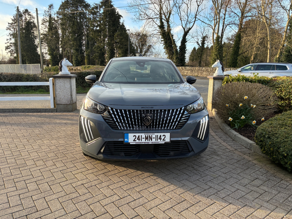 2024 Peugeot 2008 - image 2