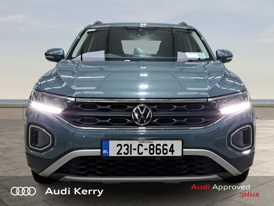 2023 Volkswagen T-Roc LIFE 2.0 TDI 116HP WITH HEATED SEATS AND REAR CAMERA €31,900
