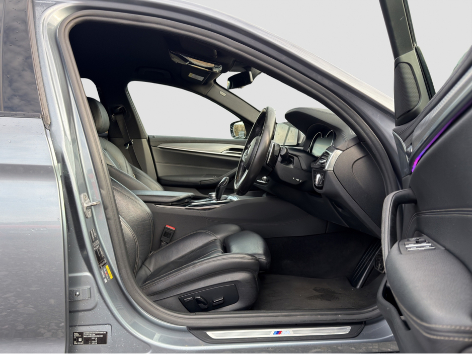 2018 BMW 5 Series - image 13