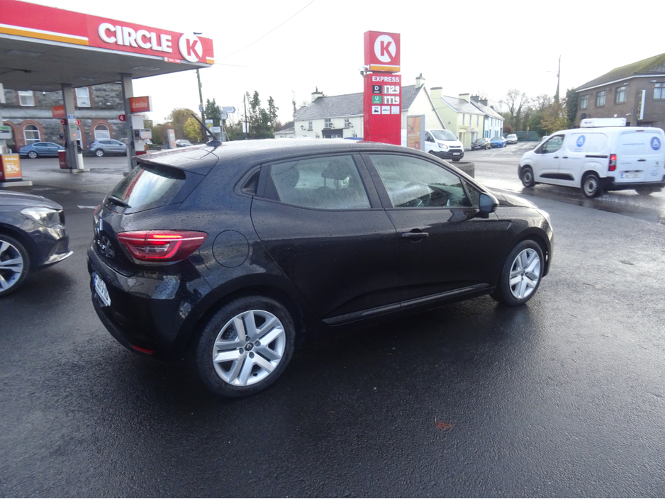 2022 Renault Clio - image 10