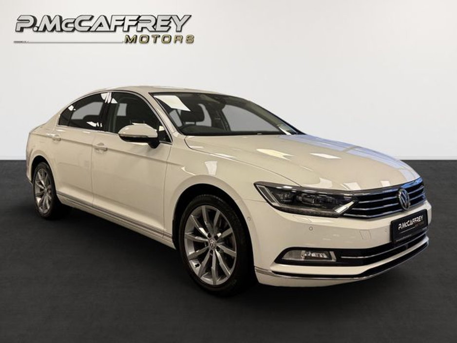 2018 Volkswagen Passat - image 3