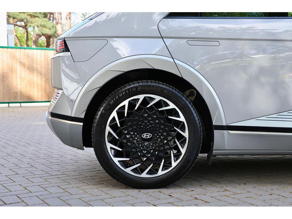 2024 Hyundai Ioniq 5 - image 4