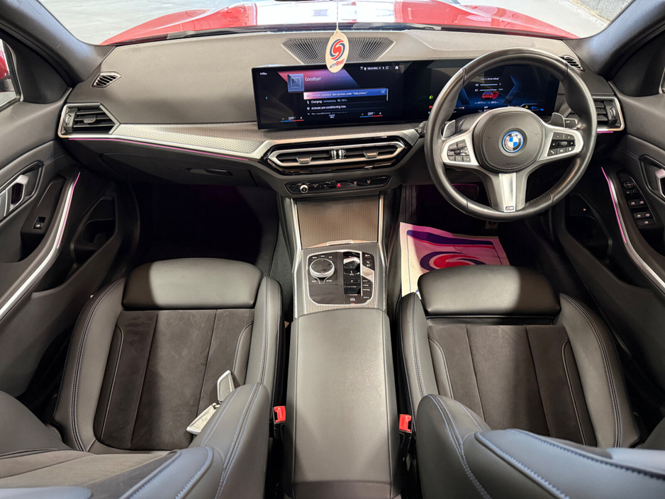 2023 BMW 3 Series - image 12