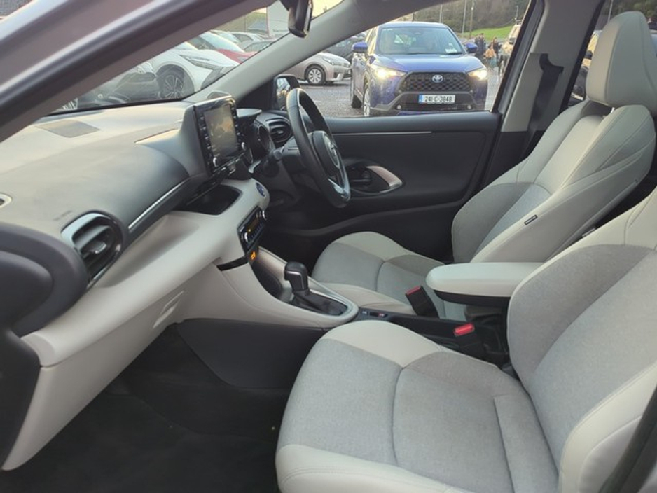 2023 Toyota Yaris FRESH SELECTION OF TRADE-INS YARIS 1.5 HYBRID PLATINUM