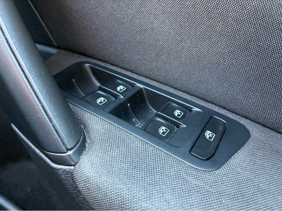 2019 Volkswagen Golf - image 24