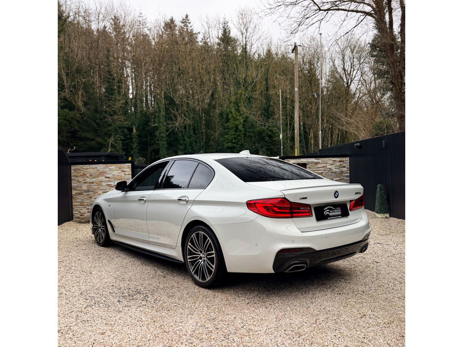 2017 BMW 5 Series - image 10