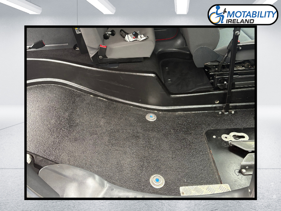 2018 Volkswagen Caddy - image 7