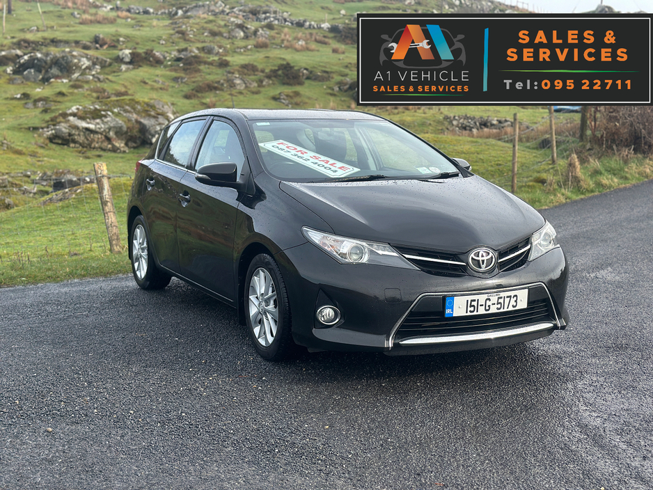 2015 Toyota Auris - image 4