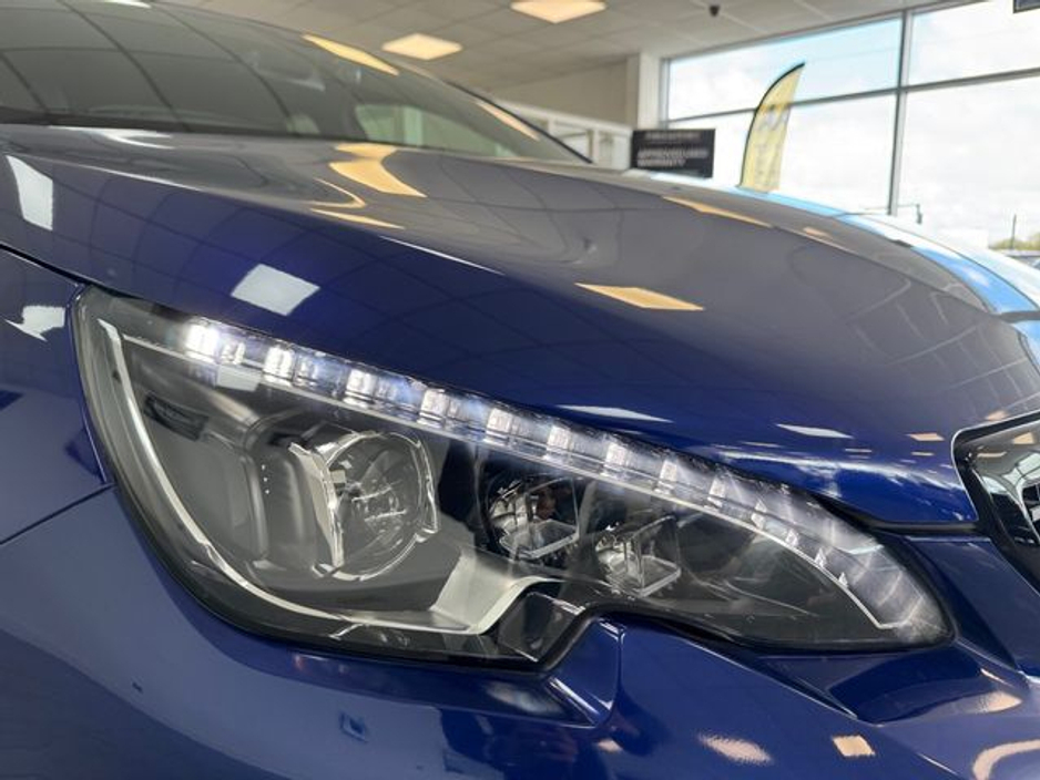 2020 Peugeot 308 - image 20