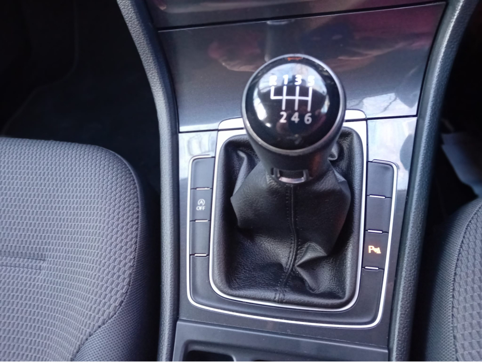 2019 Volkswagen Golf - image 21