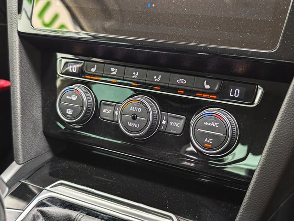 2018 Volkswagen Passat - image 20