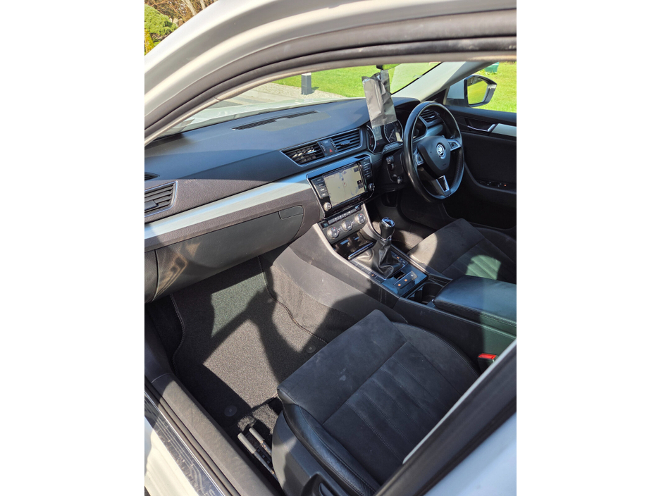 2017 Skoda Superb - image 14