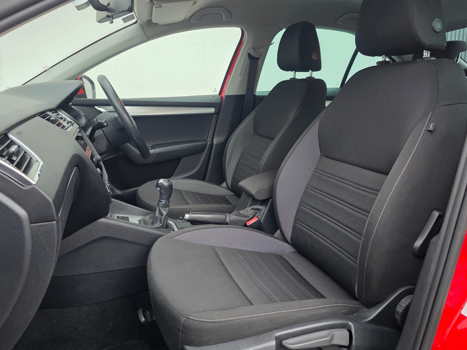 2019 Skoda Octavia - image 13