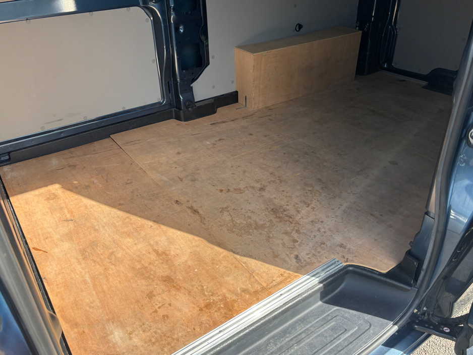 2024 Ford Transit Custom - image 25