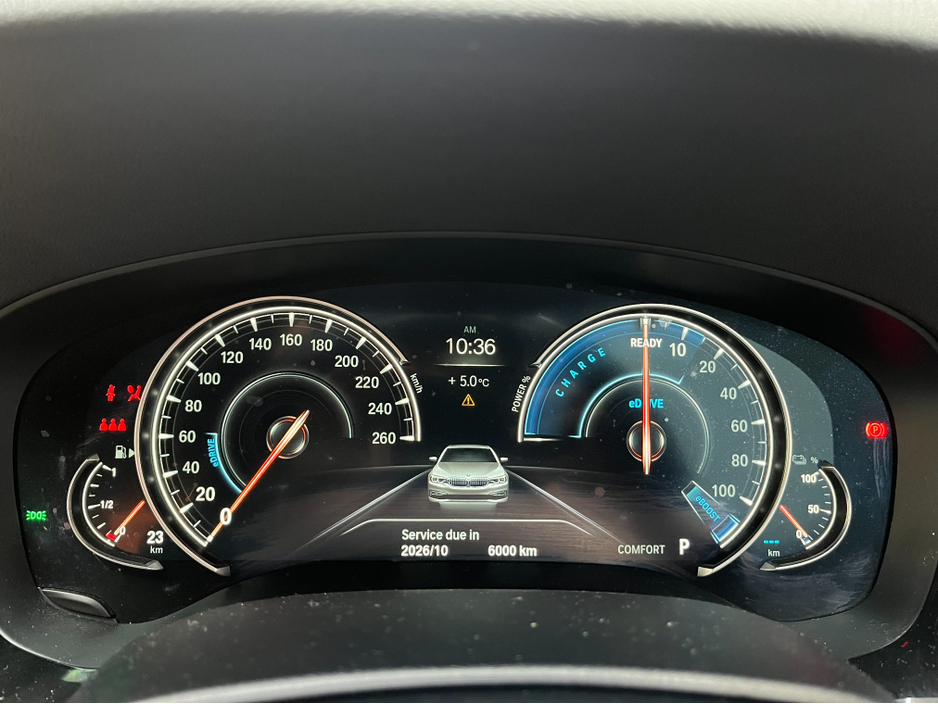 2017 BMW 5 Series - image 28