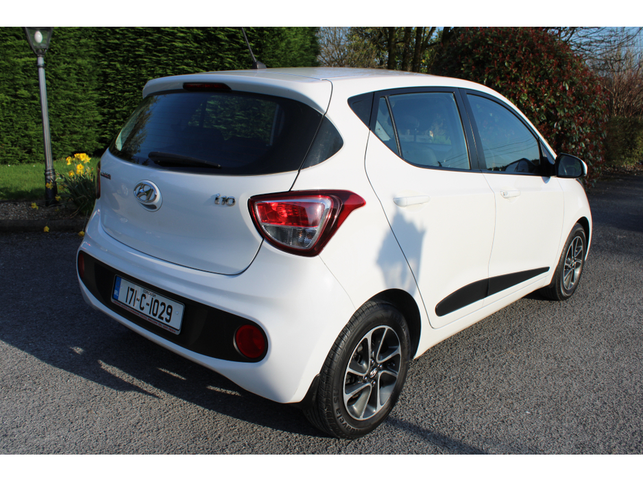 2017 Hyundai i10 - image 2