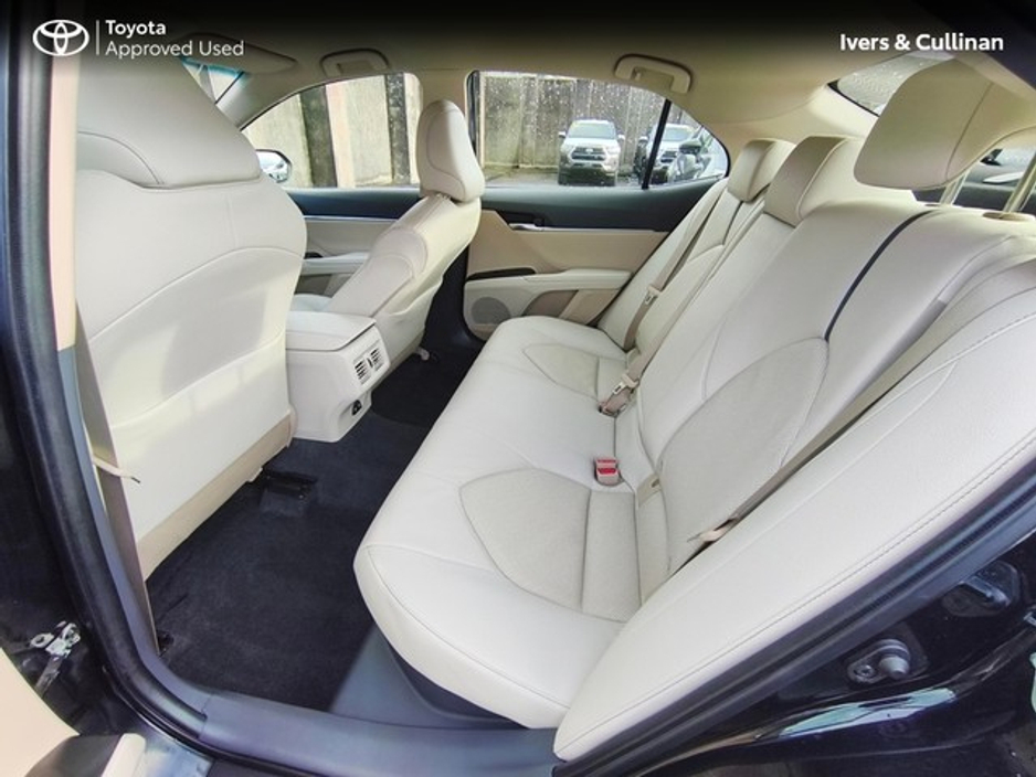 2022 Toyota Camry - image 8