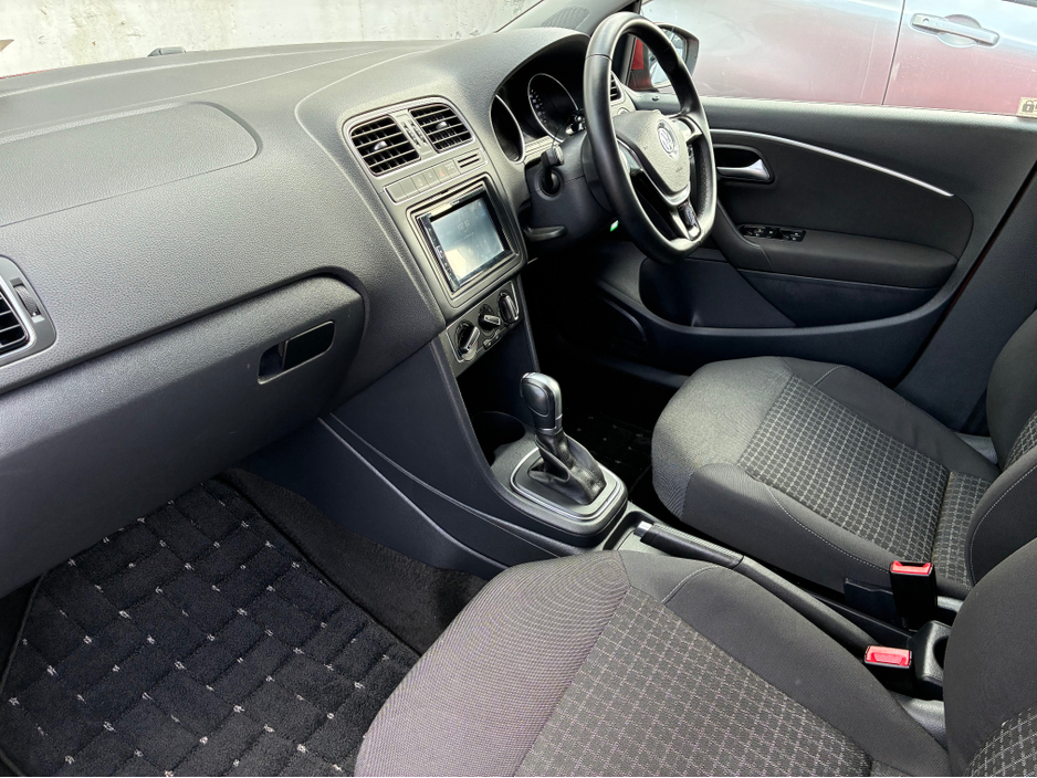 2014 Volkswagen Polo - image 11